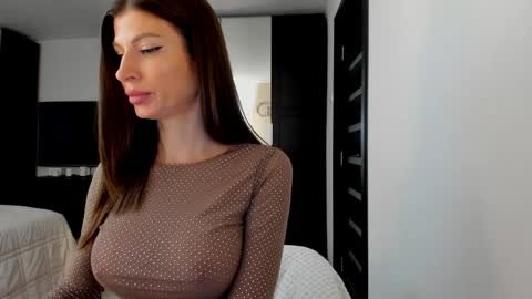 Nicole online show from September 2025 06:07:01 AM