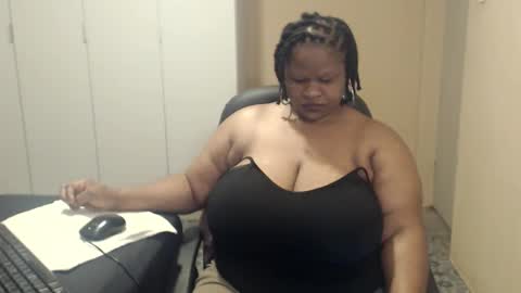 Snapshot of sweetnoziexxx chatting on October 2025 04:32:01 AM sweetnoziexxx online show from October 2025 04:32:01 AM