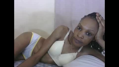 ESTHER online show from October 2025 02:48:01 PM