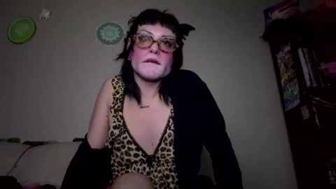 Snapshot of sweetpianobaby chatting on November 2025 06:46:01 AM VannaDoll online show from November 2025 06:46:01 AM