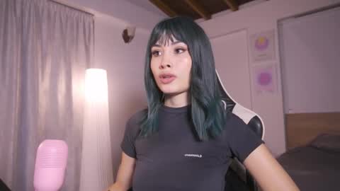 Cat independent model  online show from October 2025 02:06:01 AM