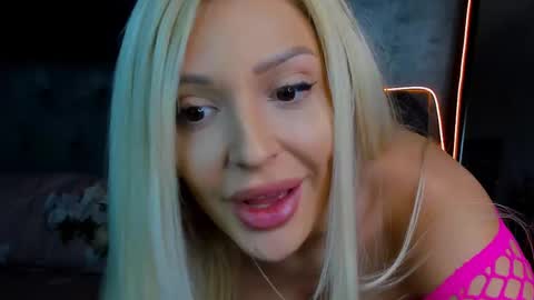 Jessica online show from October 2025 07:02:02 PM