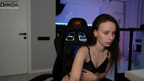 Snapshot of sweettooth20 chatting on September 2025 05:39:02 PM Leila and Alex online show from September 2025 05:39:02 PM