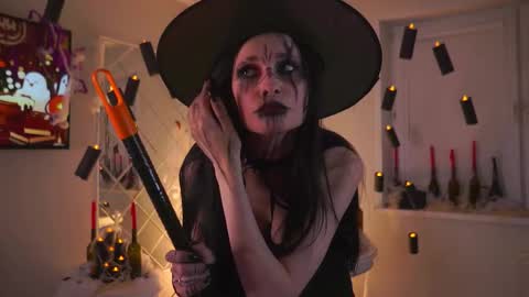 Sophie online show from October 2025 11:40:01 AM