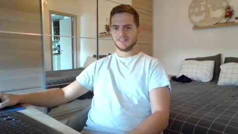 syl092 online show from October 2025 08:56:02 AM