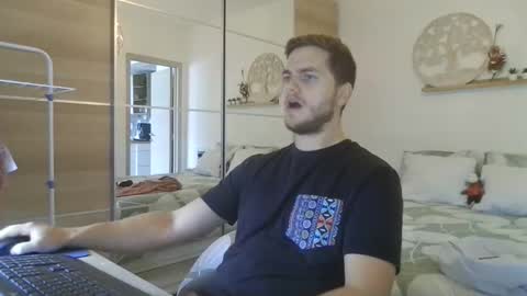 syl092 online show from October 2025 09:12:01 AM