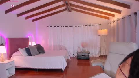 Snapshot of sylvana_cox chatting on October 2025 04:42:01 AM sylvana online show from October 2025 04:42:01 AM