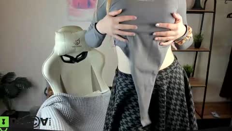 Snapshot of sylvia_ortiz chatting on October 2025 09:31:01 AM Sylvia online show from October 2025 09:31:01 AM