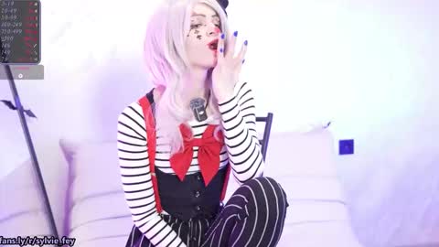 Sylvie online show from October 2025 11:02:02 PM