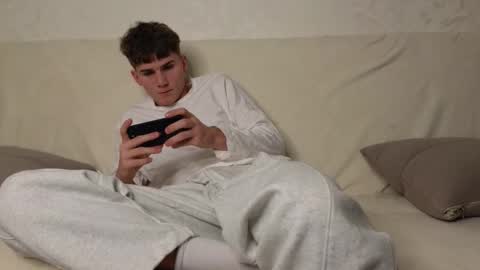 Snapshot of tai_fun chatting on December 2025 03:32:01 PM Alex online show from December 2025 03:32:01 PM