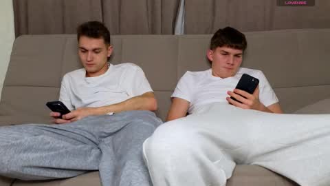 Snapshot of tai_fun chatting on December 2025 06:34:02 PM Alex online show from December 2025 06:34:02 PM