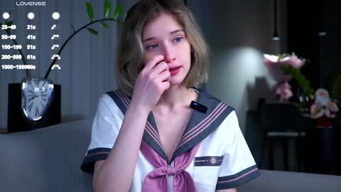 Mia online show from December 2024 10:37:01 PM