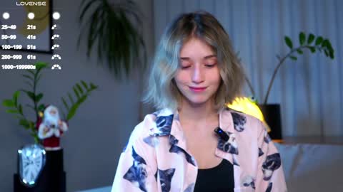 Mia online show from December 2024 01:43:01 AM