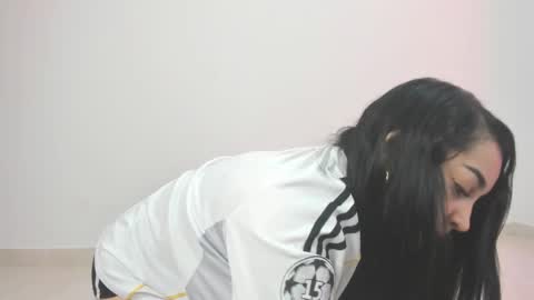 talianasweet03 online show from October 2025 09:04:01 PM