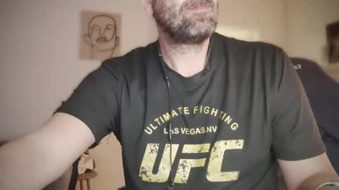 Snapshot of tallboy77eu chatting on January 2025 09:46:02 PM Aligator online show from January 2025 09:46:02 PM