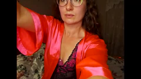 Snapshot of tangledbrunette chatting on November 2025 01:44:02 AM TangledBrunette online show from November 2025 01:44:02 AM