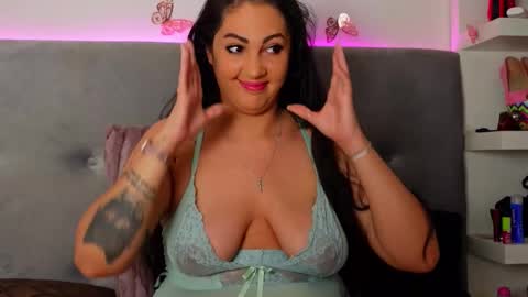 Tania online show from October 2025 05:17:02 AM