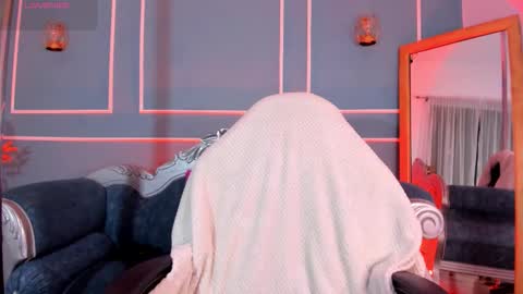 Snapshot of tarataylorr chatting on November 2025 02:43:02 AM Tara online show from November 2025 02:43:02 AM