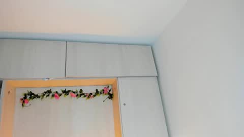 Snapshot of tarawiilson_ chatting on October 2025 04:10:02 AM T A R A online show from October 2025 04:10:02 AM