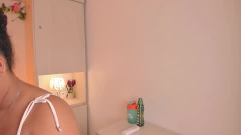 Snapshot of tarawiilson_ chatting on October 2025 04:11:01 AM T A R A online show from October 2025 04:11:01 AM