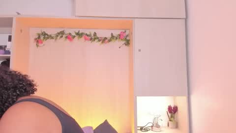 Snapshot of tarawiilson_ chatting on October 2025 04:15:01 AM T A R A online show from October 2025 04:15:01 AM