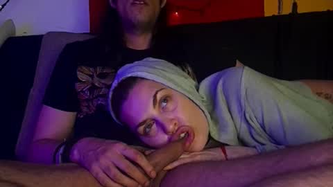 T  J   online show from November 2025 08:19:01 PM