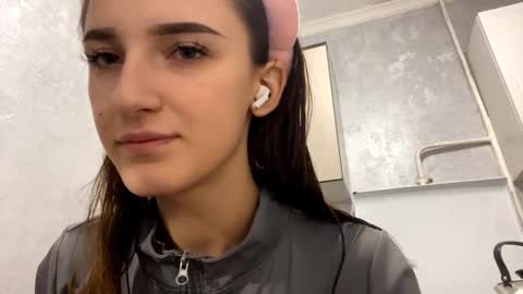 Linda online show from September 2025 08:54:01 PM