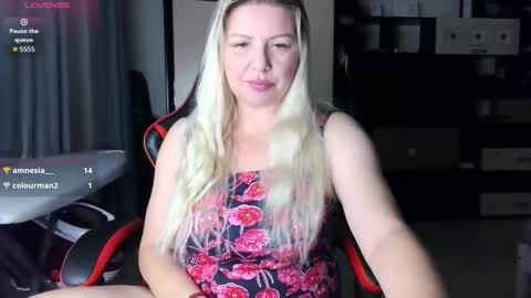 Tasha  Moon online show from October 2025 03:34:01 PM