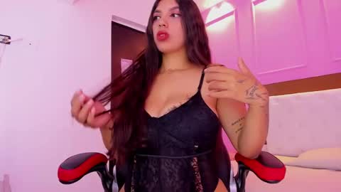 Snapshot of tatilarson chatting on February 2025 01:17:02 PM TATI online show from February 2025 01:17:02 PM