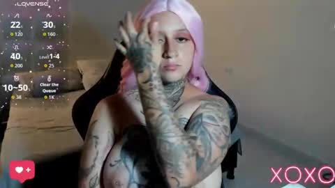 Snapshot of tatoo_girl chatting on November 2025 07:43:01 PM jess online show from November 2025 07:43:01 PM