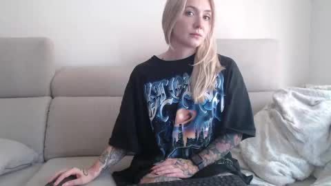 Snapshot of tattoobbgirl chatting on October 2025 03:22:01 PM tattoobbgirl online show from October 2025 03:22:01 PM