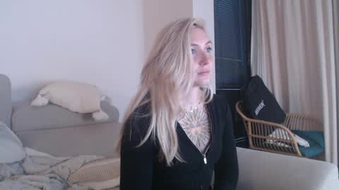 Snapshot of tattoobbgirl chatting on October 2025 05:19:02 PM tattoobbgirl online show from October 2025 05:19:02 PM