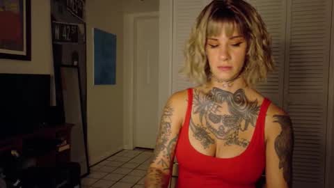 Snapshot of tattooed_natalia chatting on October 2025 08:51:01 AM Natalia 3 online show from October 2025 08:51:01 AM