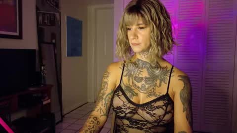 Snapshot of tattooed_natalia chatting on November 2025 09:53:01 AM Natalia 3 online show from November 2025 09:53:01 AM