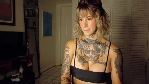 Snapshot of tattooed_natalia chatting on November 2025 10:04:02 AM Natalia 3 online show from November 2025 10:04:02 AM