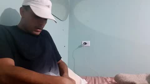 Snapshot of taulerfox chatting on December 2025 07:49:01 AM Caito online show from December 2025 07:49:01 AM