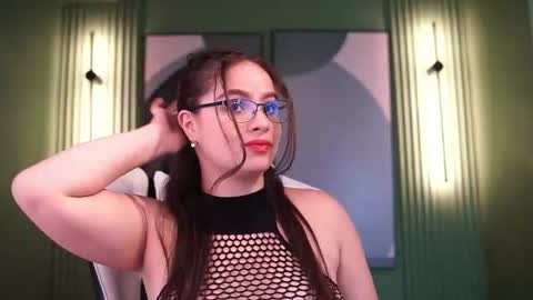 Teylor  Kim online show from October 2025 06:50:01 PM