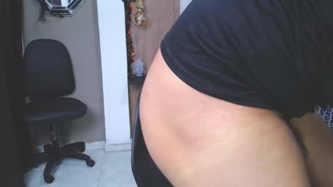 taylor_collins_2 online show from October 2025 05:25:02 PM