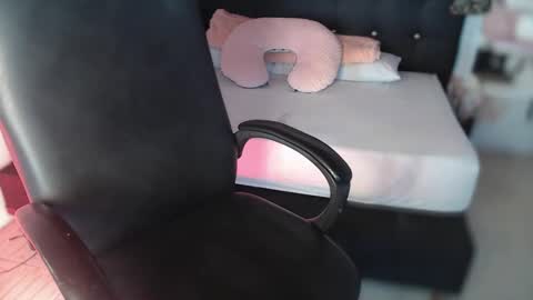 Snapshot of taylor_dolll chatting on October 2025 02:57:01 PM Taylor 3 online show from October 2025 02:57:01 PM