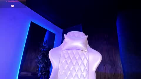 Snapshot of taylor_jonnees chatting on October 2025 04:38:01 PM Taylor Help me to get 100 thumbs up online show from October 2025 04:38:01 PM