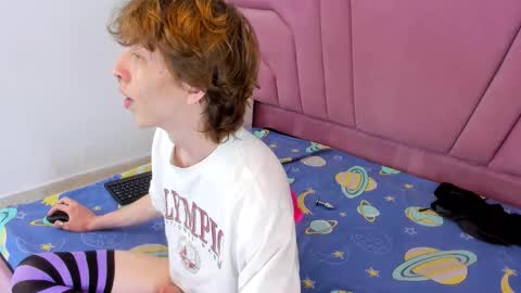 taylorleexx online show from September 2025 07:37:01 PM