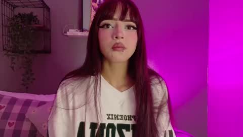 Snapshot of taylorsmitth_ chatting on November 2025 11:51:02 AM TAYLOR online show from November 2025 11:51:02 AM