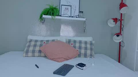 Snapshot of taylorsmitth_ chatting on November 2025 11:32:02 AM TAYLOR online show from November 2025 11:32:02 AM