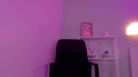 Snapshot of taylorsmitth_ chatting on November 2025 11:31:01 AM TAYLOR online show from November 2025 11:31:01 AM