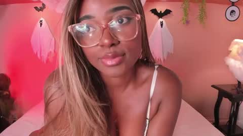 Snapshot of taylorviidal chatting on October 2025 07:34:02 PM taylor online show from October 2025 07:34:02 PM