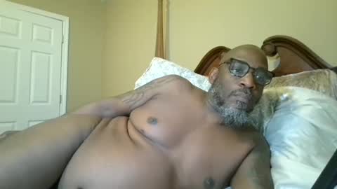 Snapshot of tchsul chatting on November 2025 12:04:01 PM TOUCH online show from November 2025 12:04:01 PM