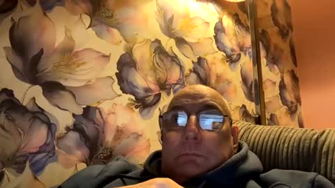 Snapshot of tebb61 chatting on October 2025 07:01:02 PM Mark online show from October 2025 07:01:02 PM