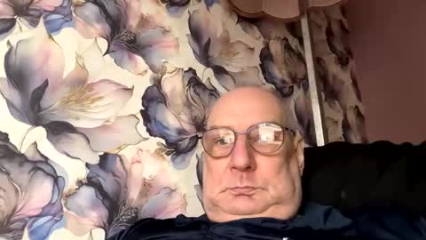 Snapshot of tebb61 chatting on November 2025 12:15:01 PM Mark online show from November 2025 12:15:01 PM