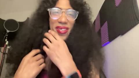 Snapshot of tehanibentley chatting on November 2025 09:08:02 AM Tehani Bentley online show from November 2025 09:08:02 AM