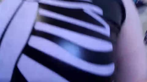 Pixie and Tentacle Overlord online show from November 2025 01:39:01 AM